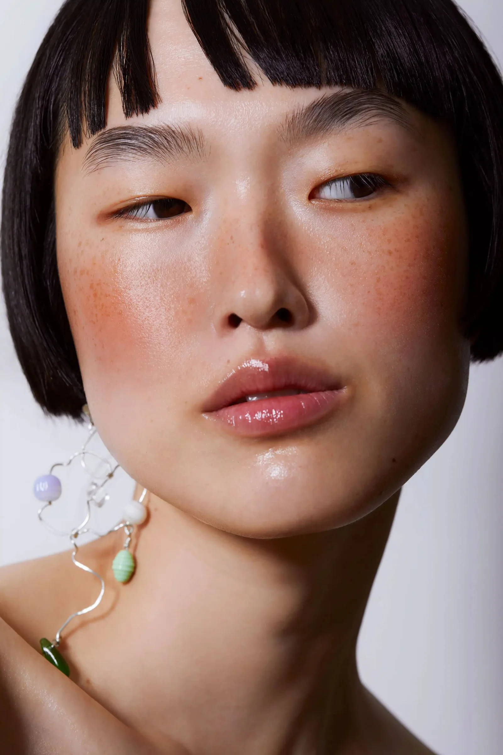 Portrait rapproché et détails du maquillage