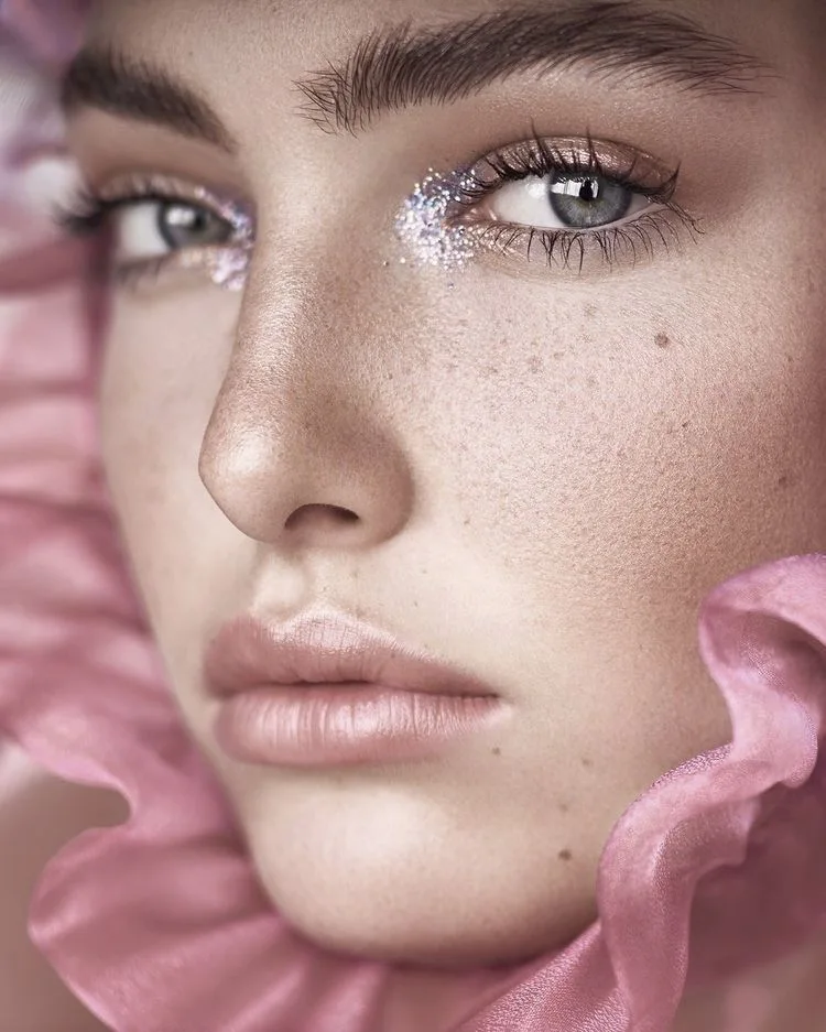 Portrait rapproché et lumière sur le visage