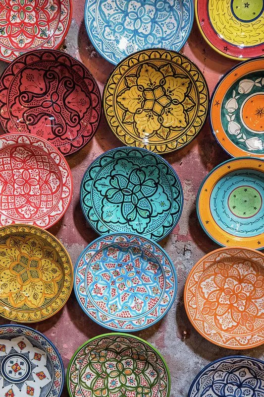 Couleurs et motifs de céramiques artisanales